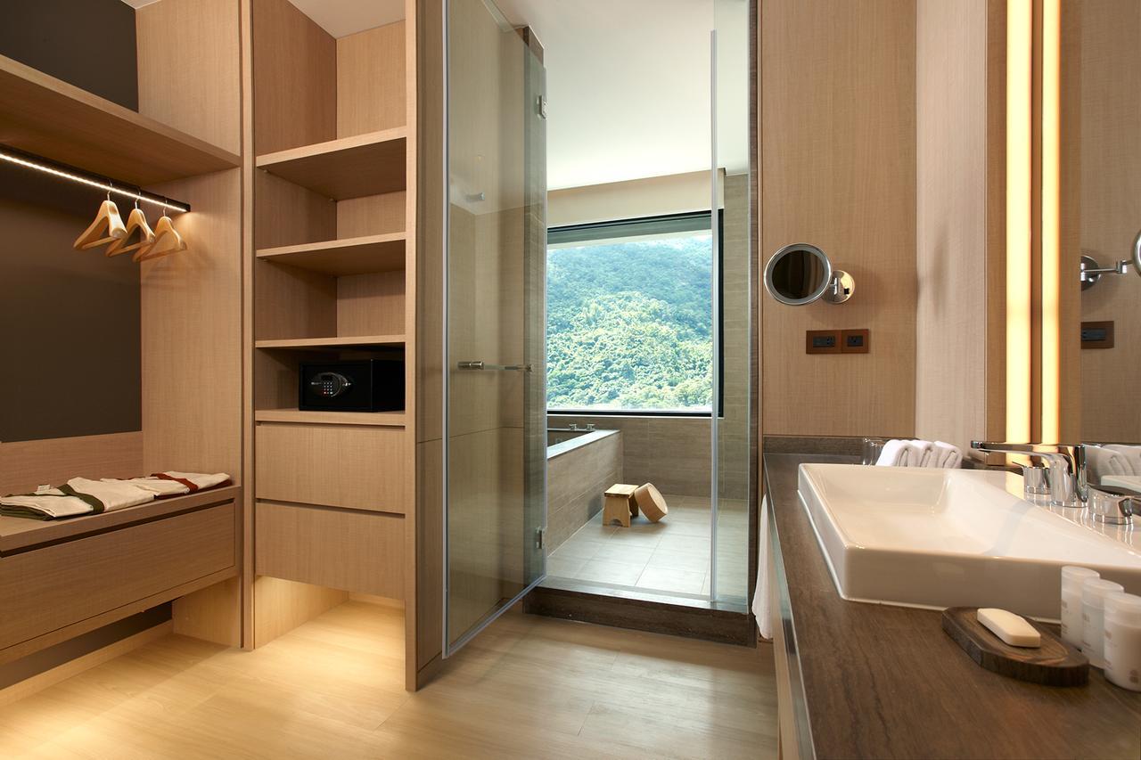 Mu Jiaoxi Hotel Zewnętrze zdjęcie A bathroom in a hotel