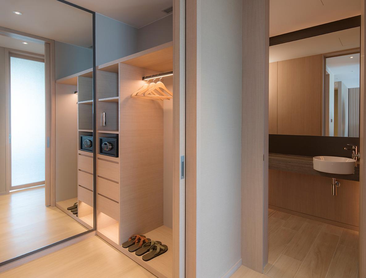 Mu Jiaoxi Hotel Zewnętrze zdjęcie A walk-in wardrobe